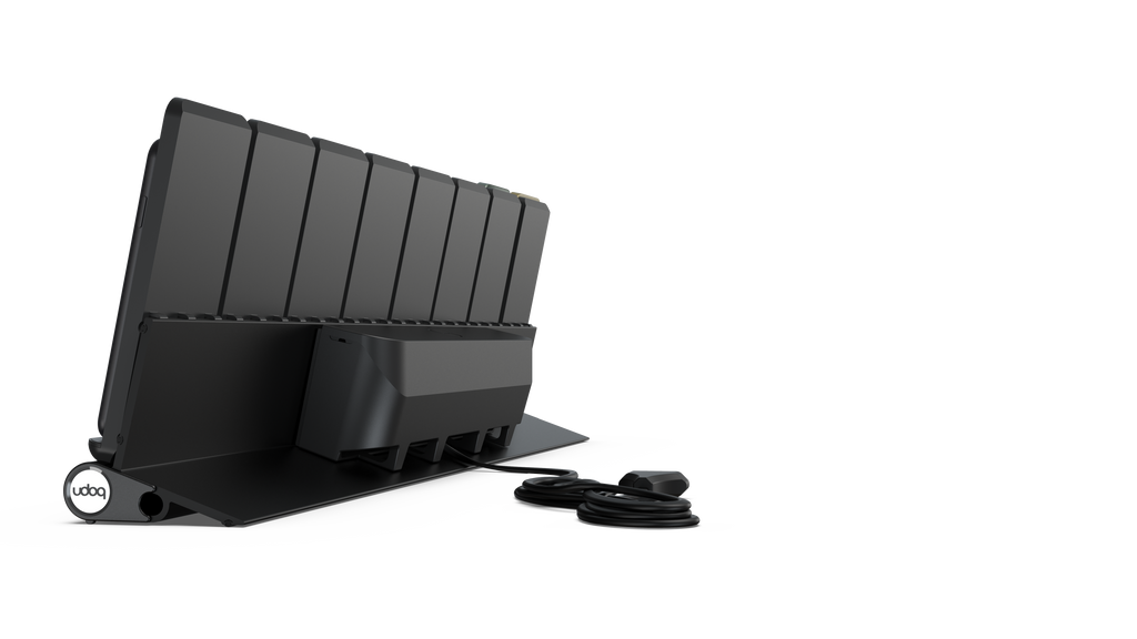 udoq 700 PRO Ladestation schwarz mit 8 Wireless Ladeplätzen und Aluminium Ladedock für Unternehmen und Organisationen