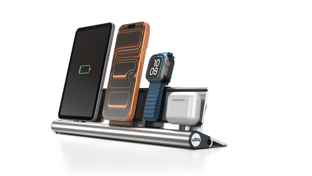 udoq 400 PREMIUM WATCH silber - 4 fach Ladestation gefräst und eloxiert aus solidem Aluminium. Exklusives Design mit patentierten verschiebbaren Anschlüssen. Lade platzsparend alle iPad, iPhone, AirPods, Apple Watch und Android Geräte mit bis zu 136W.