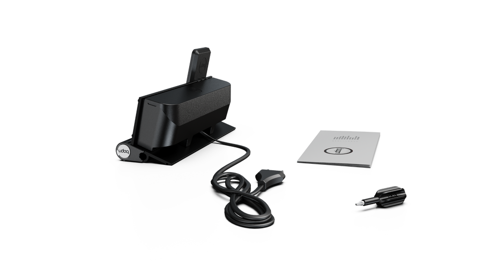 udoq 250 PREMIUM schwarz - 4 fach Ladestation gefräst und eloxiert aus solidem Aluminium. Exklusives Design mit patentierten verschiebbaren Anschlüssen. Lade platzsparend alle iPad, iPhone, AirPods, Apple Watch und Android Geräte mit bis zu 136W.
