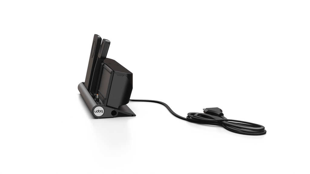 udoq 250 PREMIUM WATCH Ladestation schwarz - 3 fach Ladestation gefräst und eloxiert aus solidem Aluminium. Exklusives Design mit patentierten verschiebbaren Anschlüssen. Lade platzsparend alle iPad, iPhone, AirPods, Apple Watch und Android Geräte mit bis zu 136W.