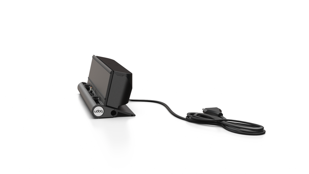 udoq 250 TABLET USB-C schwarz - 1 fach Ladestation gefräst und eloxiert aus solidem Aluminium. Exklusives Design mit patentierten verschiebbaren Anschlüssen. Lade platzsparend alle iPad, iPhone, AirPods, Apple Watch und Android Geräte mit bis zu 136W.