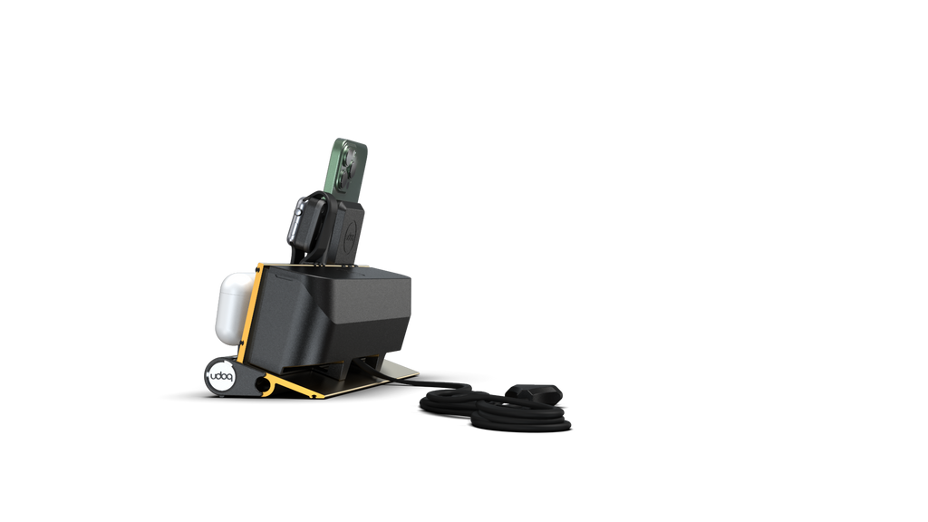 udoq 250 PREMIUM WATCH Ladestation gold - 3 fach Ladestation gefräst und eloxiert aus solidem Aluminium. Exklusives Design mit patentierten verschiebbaren Anschlüssen. Lade platzsparend alle iPad, iPhone, AirPods, Apple Watch und Android Geräte mit bis zu 136W.
