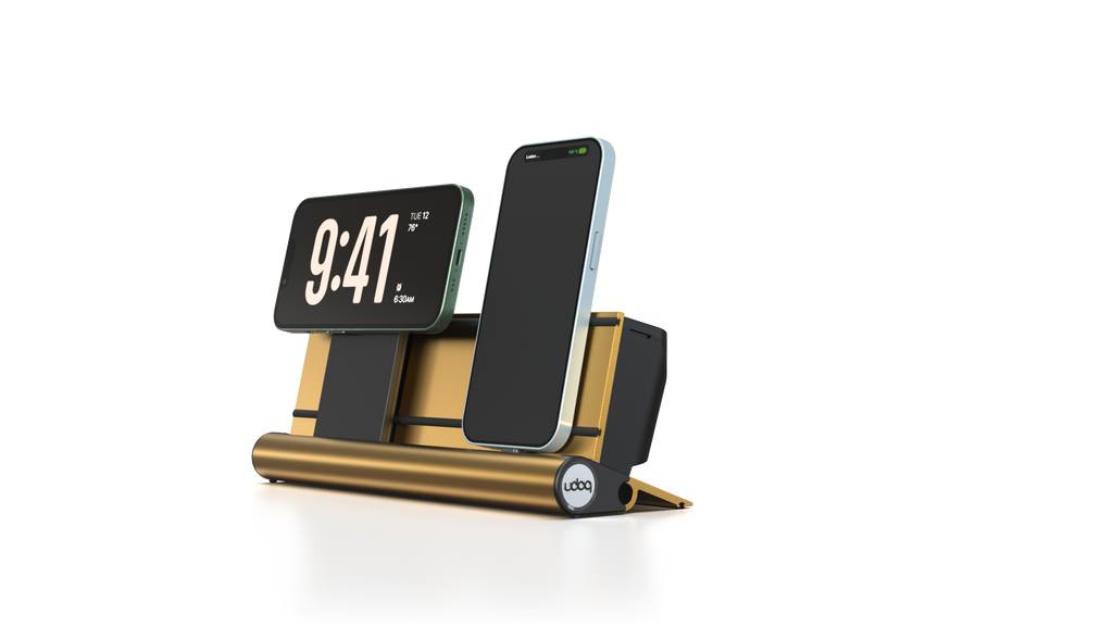 udoq 250 PREMIUM gold - 2 fach Ladestation gefräst und eloxiert aus solidem Aluminium. Exklusives Design mit patentierten verschiebbaren Anschlüssen. Lade platzsparend alle iPad, iPhone, AirPods, Apple Watch und Android Geräte mit bis zu 136W.