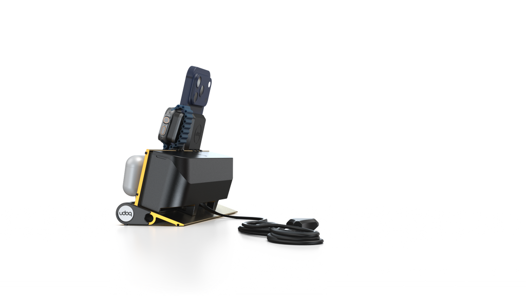 udoq 250 PREMIUM WATCH Ladestation gold - 3 fach Ladestation gefräst und eloxiert aus solidem Aluminium. Exklusives Design mit patentierten verschiebbaren Anschlüssen. Lade platzsparend alle iPad, iPhone, AirPods, Apple Watch und Android Geräte mit bis zu 136W.