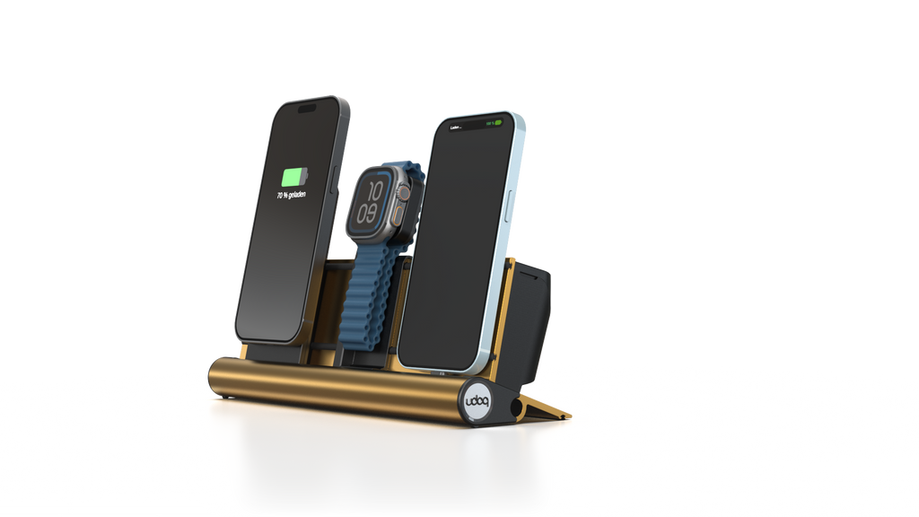 udoq 250 PREMIUM WATCH Ladestation gold - 3 fach Ladestation gefräst und eloxiert aus solidem Aluminium. Exklusives Design mit patentierten verschiebbaren Anschlüssen. Lade platzsparend alle iPad, iPhone, AirPods, Apple Watch und Android Geräte mit bis zu 136W.