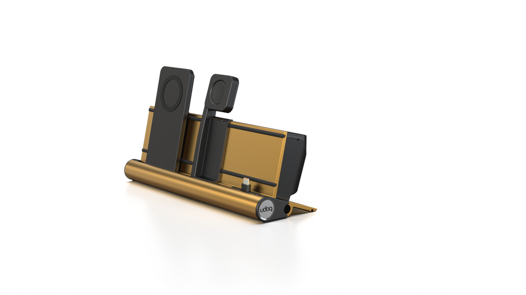 udoq 250 PREMIUM WATCH Ladestation gold - 3 fach Ladestation gefräst und eloxiert aus solidem Aluminium. Exklusives Design mit patentierten verschiebbaren Anschlüssen. Lade platzsparend alle iPad, iPhone, AirPods, Apple Watch und Android Geräte mit bis zu 136W.