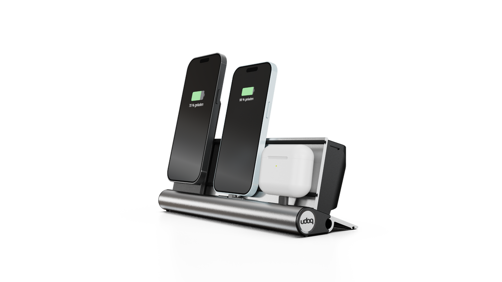 udoq 250 PREMIUM silber - 4 fach Ladestation gefräst und eloxiert aus solidem Aluminium. Exklusives Design mit patentierten verschiebbaren Anschlüssen. Lade platzsparend alle iPad, iPhone, AirPods, Apple Watch und Android Geräte mit bis zu 136W.
