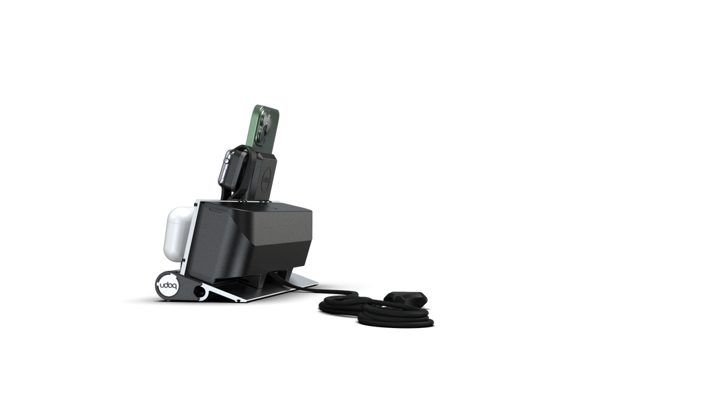 udoq 250 PREMIUM WATCH Ladestation silber - 3 fach Ladestation gefräst und eloxiert aus solidem Aluminium. Exklusives Design mit patentierten verschiebbaren Anschlüssen. Lade platzsparend alle iPad, iPhone, AirPods, Apple Watch und Android Geräte mit bis zu 136W.