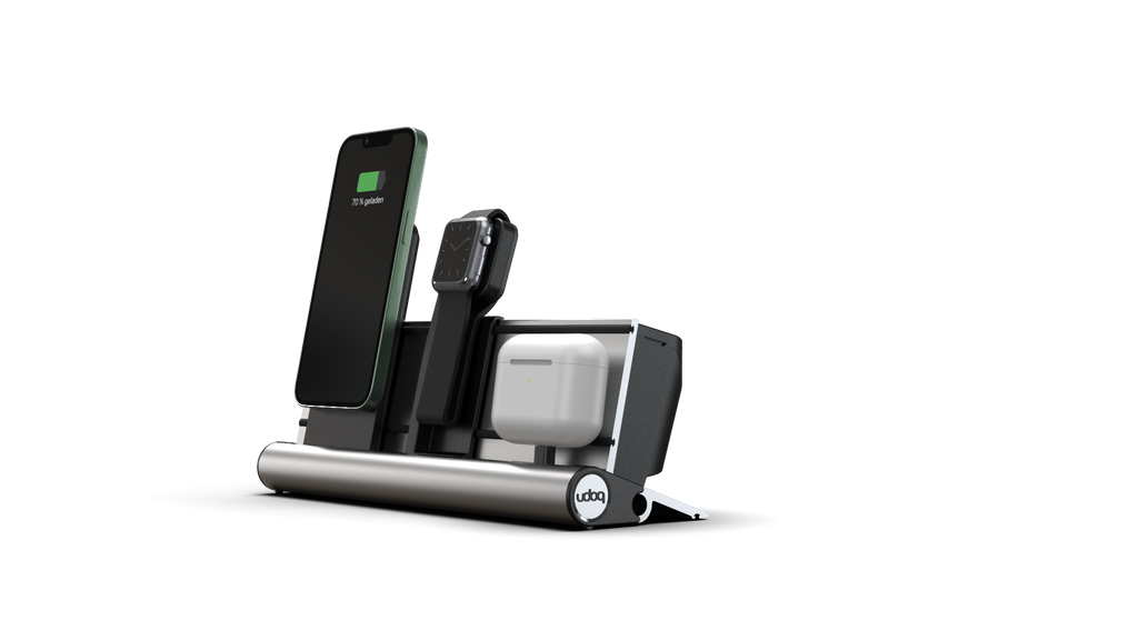 udoq 250 PREMIUM WATCH Ladestation silber - 3 fach Ladestation gefräst und eloxiert aus solidem Aluminium. Exklusives Design mit patentierten verschiebbaren Anschlüssen. Lade platzsparend alle iPad, iPhone, AirPods, Apple Watch und Android Geräte mit bis zu 136W.