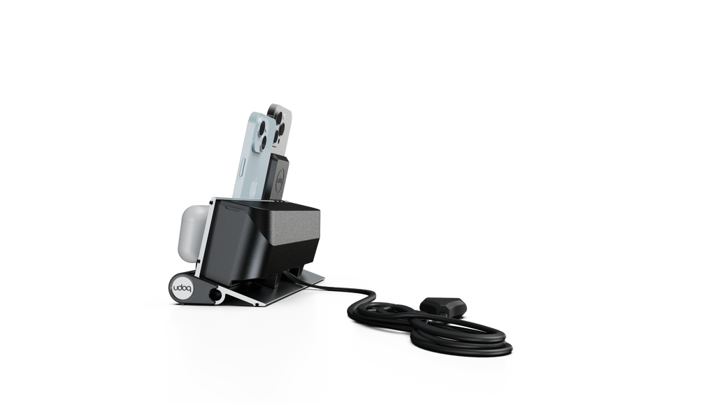 udoq 250 PREMIUM silber - 4 fach Ladestation gefräst und eloxiert aus solidem Aluminium. Exklusives Design mit patentierten verschiebbaren Anschlüssen. Lade platzsparend alle iPad, iPhone, AirPods, Apple Watch und Android Geräte mit bis zu 136W.