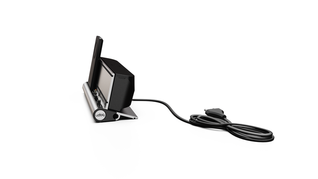 udoq 250 PREMIUM silber - 4 fach Ladestation gefräst und eloxiert aus solidem Aluminium. Exklusives Design mit patentierten verschiebbaren Anschlüssen. Lade platzsparend alle iPad, iPhone, AirPods, Apple Watch und Android Geräte mit bis zu 136W.