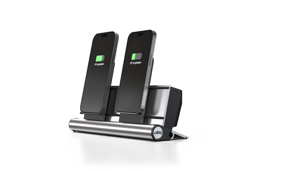 udoq 400 MAGNETIC silber - 4 fach Ladestation gefräst und eloxiert aus solidem Aluminium. Exklusives Design mit patentierten verschiebbaren Anschlüssen. Lade platzsparend alle iPad, iPhone, AirPods, Apple Watch und Android Geräte mit bis zu 136W.