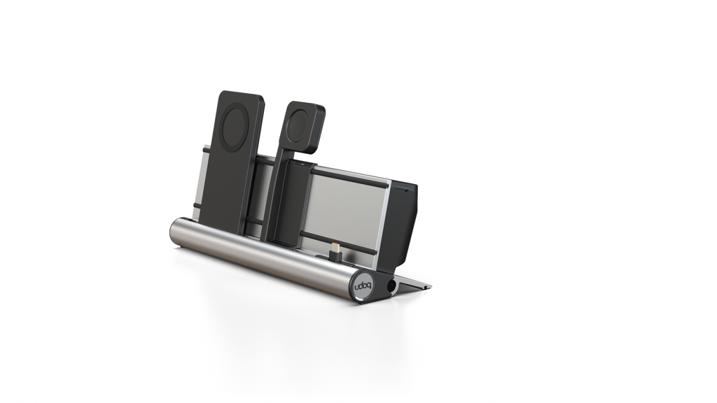 udoq 250 PREMIUM WATCH Ladestation silber - 3 fach Ladestation gefräst und eloxiert aus solidem Aluminium. Exklusives Design mit patentierten verschiebbaren Anschlüssen. Lade platzsparend alle iPad, iPhone, AirPods, Apple Watch und Android Geräte mit bis zu 136W.