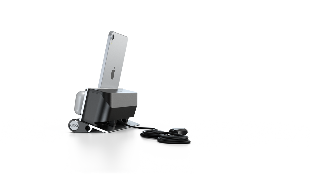 udoq 250 STARTER silber - 5 fach Ladestation gefräst und eloxiert aus solidem Aluminium. Exklusives Design mit patentierten verschiebbaren Anschlüssen. Lade platzsparend alle iPad, iPhone, AirPods, Apple Watch und Android Geräte mit bis zu 136W.