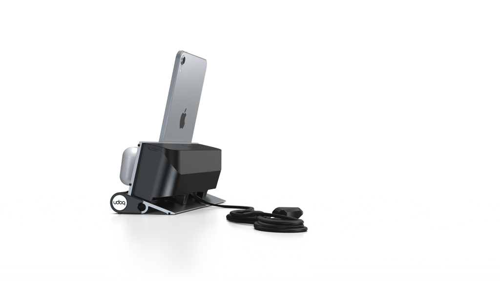 udoq 250 STARTER silber - 5 fach Ladestation gefräst und eloxiert aus solidem Aluminium. Exklusives Design mit patentierten verschiebbaren Anschlüssen. Lade platzsparend alle iPad, iPhone, AirPods, Apple Watch und Android Geräte mit bis zu 136W.
