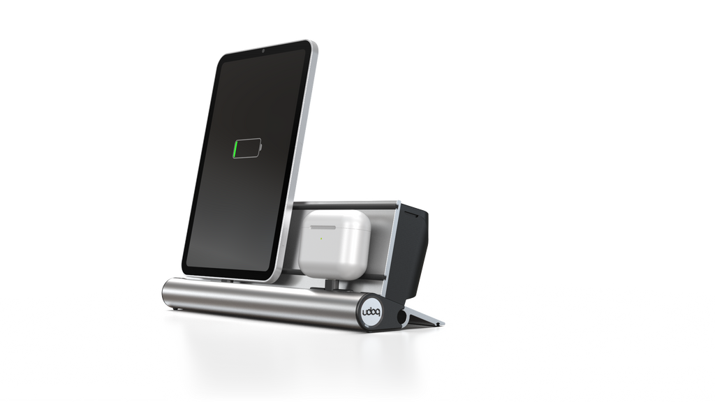 udoq 250 STARTER silber - 5 fach Ladestation gefräst und eloxiert aus solidem Aluminium. Exklusives Design mit patentierten verschiebbaren Anschlüssen. Lade platzsparend alle iPad, iPhone, AirPods, Apple Watch und Android Geräte mit bis zu 136W.