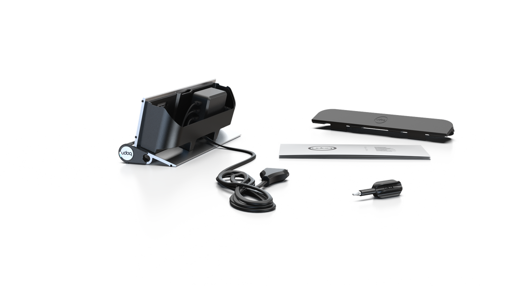 udoq 250 TABLET USB-C silber - 1 fach Ladestation gefräst und eloxiert aus solidem Aluminium. Exklusives Design mit patentierten verschiebbaren Anschlüssen. Lade platzsparend alle iPad, iPhone, AirPods, Apple Watch und Android Geräte mit bis zu 136W.