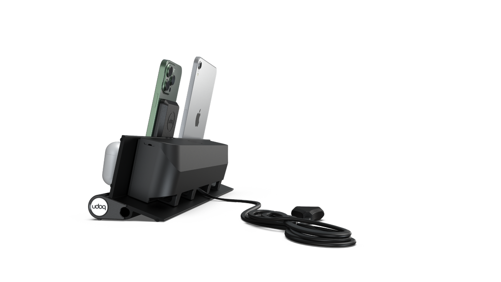 udoq 400 PREMIUM schwarz - 4 fach Ladestation gefräst und eloxiert aus  solidem Aluminium. Exklusives Design mit patentierten verschiebbaren Anschlüssen. Lade platzsparend alle iPad, iPhone, AirPods, Apple Watch und Android Geräte mit bis zu 136W.