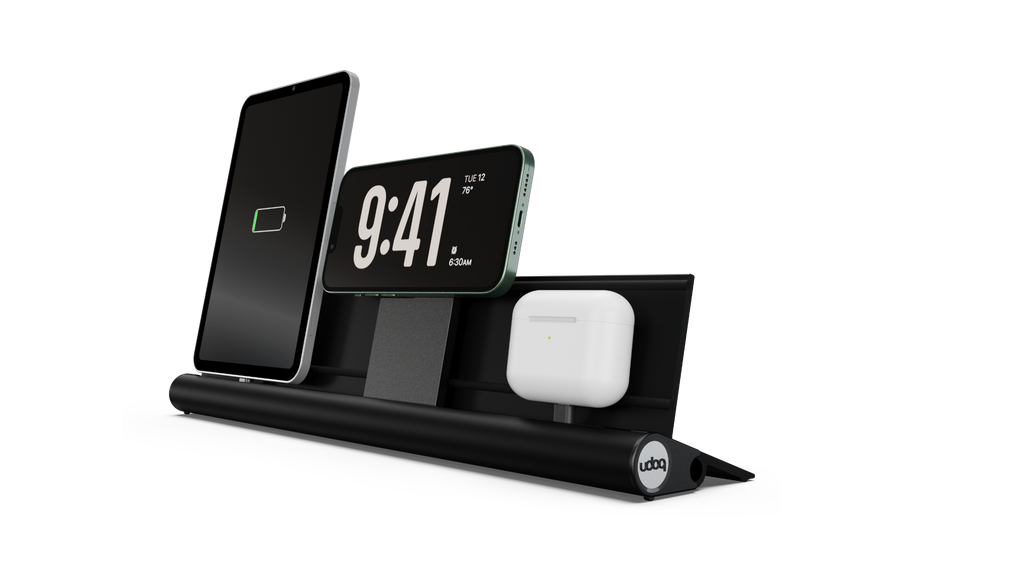udoq 400 PREMIUM schwarz - 4 fach Ladestation gefräst und eloxiert aus  solidem Aluminium. Exklusives Design mit patentierten verschiebbaren Anschlüssen. Lade platzsparend alle iPad, iPhone, AirPods, Apple Watch und Android Geräte mit bis zu 136W.