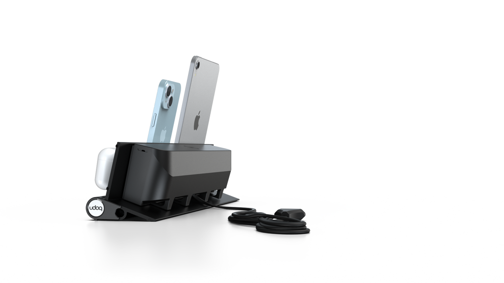 udoq 400 STARTER schwarz - 5 fach Ladestation gefräst und eloxiert aus solidem Aluminium. Exklusives Design mit patentierten verschiebbaren Anschlüssen. Lade platzsparend alle iPad, iPhone, AirPods, Apple Watch und Android Geräte mit bis zu 136W.