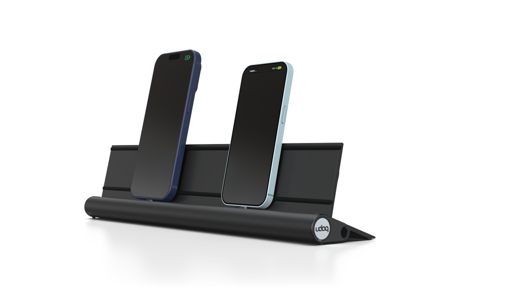 udoq 400 STARTER schwarz - 2 fach Ladestation gefräst und eloxiert aus solidem Aluminium. Exklusives Design mit patentierten verschiebbaren Anschlüssen. Lade platzsparend alle iPad, iPhone, AirPods, Apple Watch und Android Geräte mit bis zu 136W.