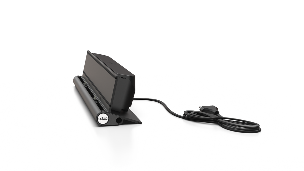udoq 400 STARTER schwarz - 2 fach Ladestation gefräst und eloxiert aus solidem Aluminium. Exklusives Design mit patentierten verschiebbaren Anschlüssen. Lade platzsparend alle iPad, iPhone, AirPods, Apple Watch und Android Geräte mit bis zu 136W.