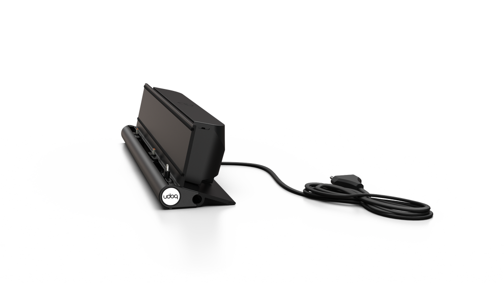 udoq 400 STARTER schwarz - 5 fach Ladestation gefräst und eloxiert aus solidem Aluminium. Exklusives Design mit patentierten verschiebbaren Anschlüssen. Lade platzsparend alle iPad, iPhone, AirPods, Apple Watch und Android Geräte mit bis zu 136W.
