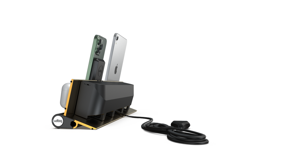 udoq 400 PREMIUM gold - 4 fach Ladestation gefräst und eloxiert aus solidem Aluminium. Exklusives Design mit patentierten verschiebbaren Anschlüssen. Lade platzsparend alle iPad, iPhone, AirPods, Apple Watch und Android Geräte mit bis zu 136W.