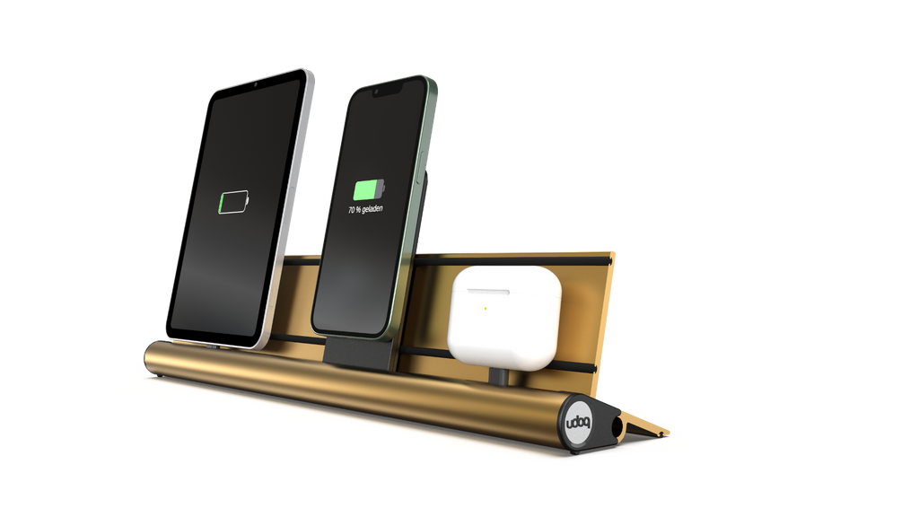 udoq 400 PREMIUM gold - 4 fach Ladestation gefräst und eloxiert aus solidem Aluminium. Exklusives Design mit patentierten verschiebbaren Anschlüssen. Lade platzsparend alle iPad, iPhone, AirPods, Apple Watch und Android Geräte mit bis zu 136W.