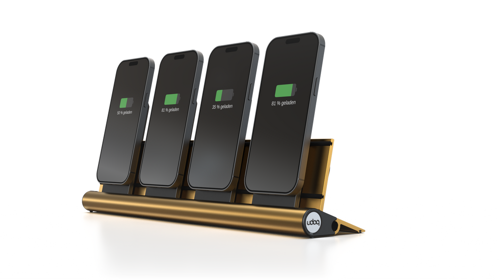 udoq 400 PRO MAGNETIC gold - 4 fach Ladestation gefräst und eloxiert aus solidem Aluminium. Mit 4 Magnetic MagSafe Adaptern für 4 iPhones.