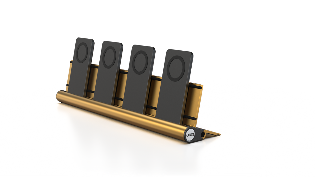 udoq 400 PRO MAGNETIC gold - 4 fach Ladestation gefräst und eloxiert aus solidem Aluminium. Mit 4 Magnetic MagSafe Adaptern für 4 iPhones.