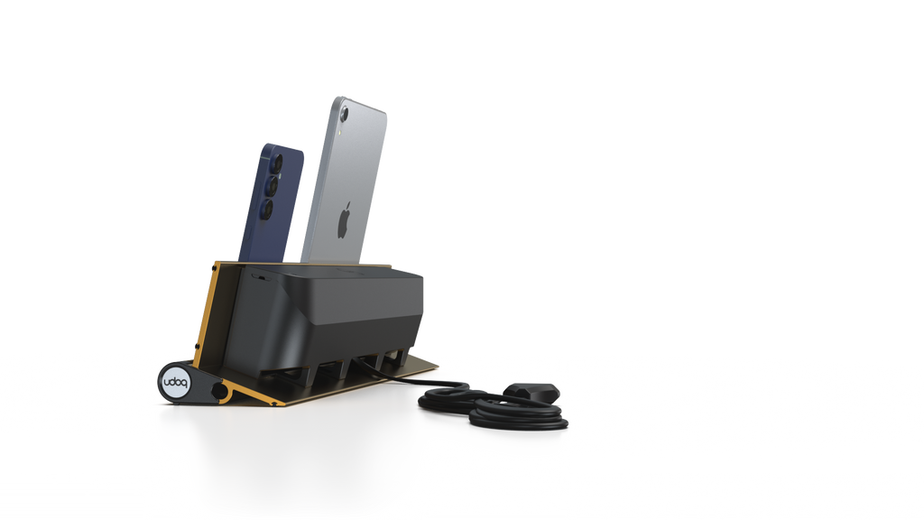 udoq 400 STARTER gold - 2 fach Ladestation gefräst und eloxiert aus solidem Aluminium. Exklusives Design mit patentierten verschiebbaren Anschlüssen. Lade platzsparend alle iPad, iPhone, AirPods, Apple Watch und Android Geräte mit bis zu 136W.
