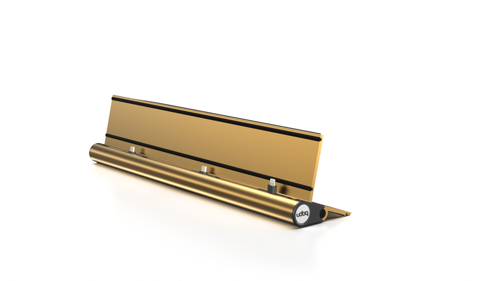 udoq 400 STARTER gold - 5 fach Ladestation gefräst und eloxiert aus solidem Aluminium. Exklusives Design mit patentierten verschiebbaren Anschlüssen. Lade platzsparend alle iPad, iPhone, AirPods, Apple Watch und Android Geräte mit bis zu 136W.