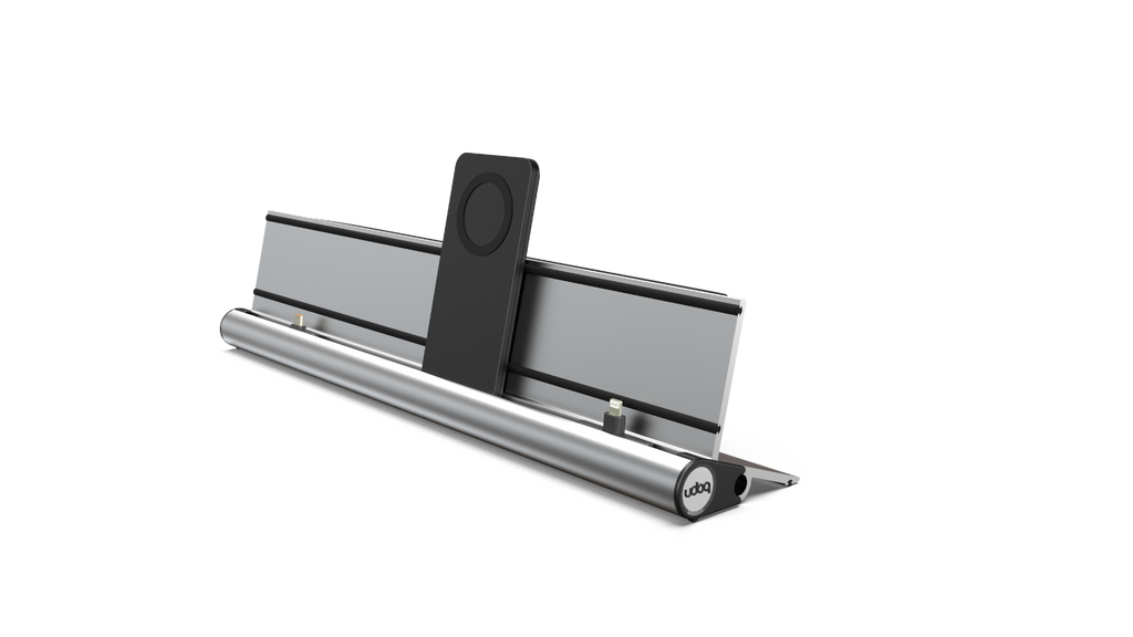 udoq 400 PREMIUM silber - 4 fach Ladestation gefräst und eloxiert aus solidem Aluminium. Exklusives Design mit patentierten verschiebbaren Anschlüssen. Lade platzsparend alle iPad, iPhone, AirPods, Apple Watch und Android Geräte mit bis zu 136W.