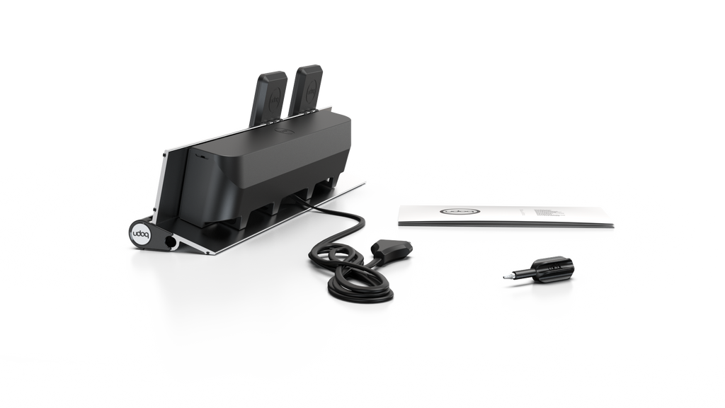 udoq 400 MAGNETIC silber - 4 fach Ladestation gefräst und eloxiert aus solidem Aluminium. Exklusives Design mit patentierten verschiebbaren Anschlüssen. Lade platzsparend alle iPad, iPhone, AirPods, Apple Watch und Android Geräte mit bis zu 136W.