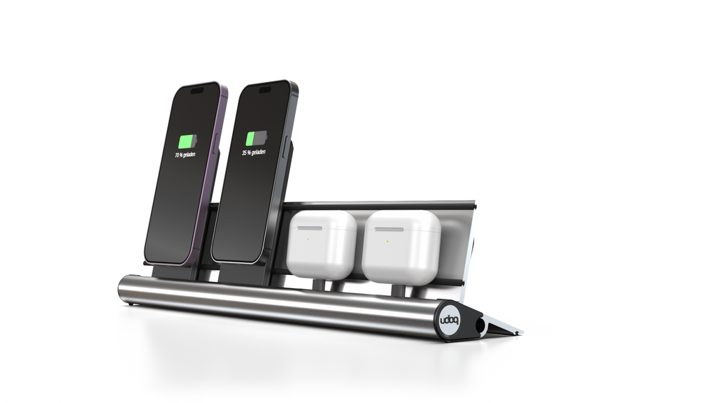 udoq 400 MAGNETIC silber - 4 fach Ladestation gefräst und eloxiert aus solidem Aluminium. Exklusives Design mit patentierten verschiebbaren Anschlüssen. Lade platzsparend alle iPad, iPhone, AirPods, Apple Watch und Android Geräte mit bis zu 136W.