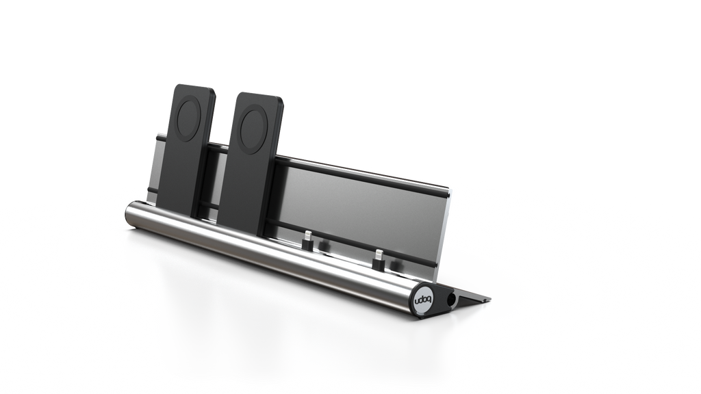 udoq 400 MAGNETIC silber - 4 fach Ladestation gefräst und eloxiert aus solidem Aluminium. Exklusives Design mit patentierten verschiebbaren Anschlüssen. Lade platzsparend alle iPad, iPhone, AirPods, Apple Watch und Android Geräte mit bis zu 136W.