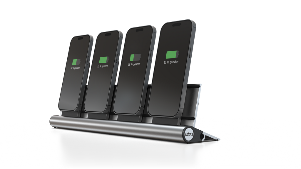 udoq 400 PRO MAGNETIC silber - 4 fach Ladestation gefräst und eloxiert aus solidem Aluminium. Mit 4 Magnetic MagSafe Adaptern für 4 iPhones.