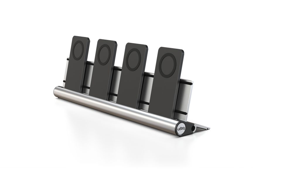udoq 400 PRO MAGNETIC silber - 4 fach Ladestation gefräst und eloxiert aus solidem Aluminium. Mit 4 Magnetic MagSafe Adaptern für 4 iPhones.