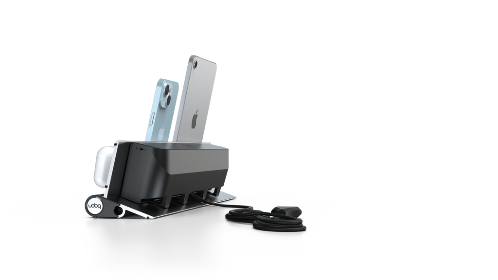 udoq 400 STARTER silber - 5 fach Ladestation gefräst und eloxiert aus solidem Aluminium. Exklusives Design mit patentierten verschiebbaren Anschlüssen. Lade platzsparend alle iPad, iPhone, AirPods, Apple Watch und Android Geräte mit bis zu 136W.