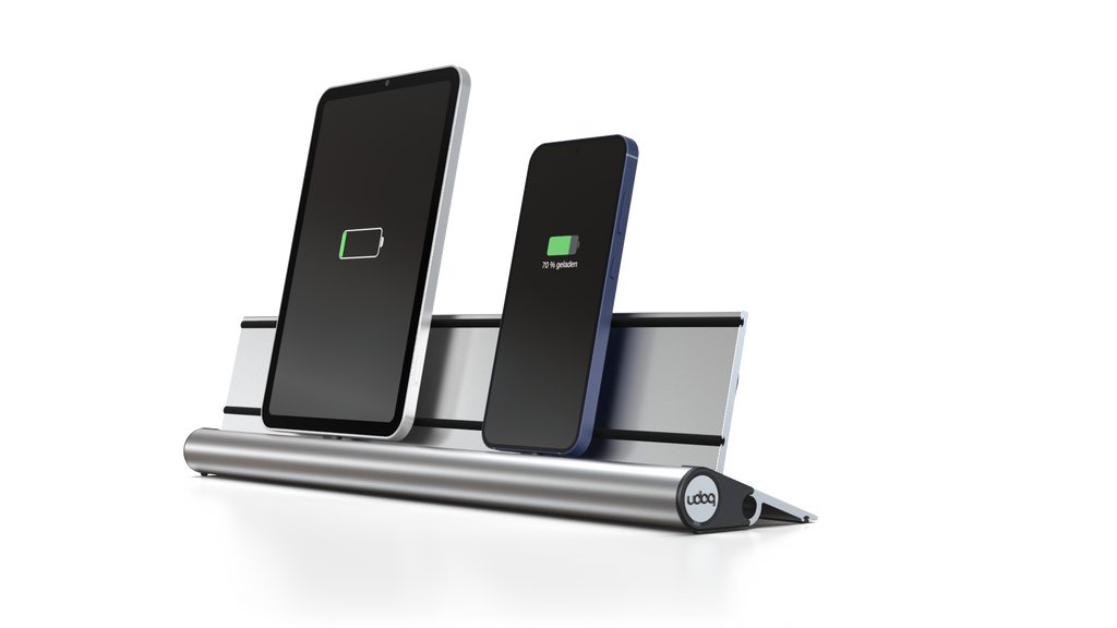 udoq 400 STARTER silber - 2 fach Ladestation gefräst und eloxiert aus solidem Aluminium. Exklusives Design mit patentierten verschiebbaren Anschlüssen. Lade platzsparend alle iPad, iPhone, AirPods, Apple Watch und Android Geräte mit bis zu 136W.