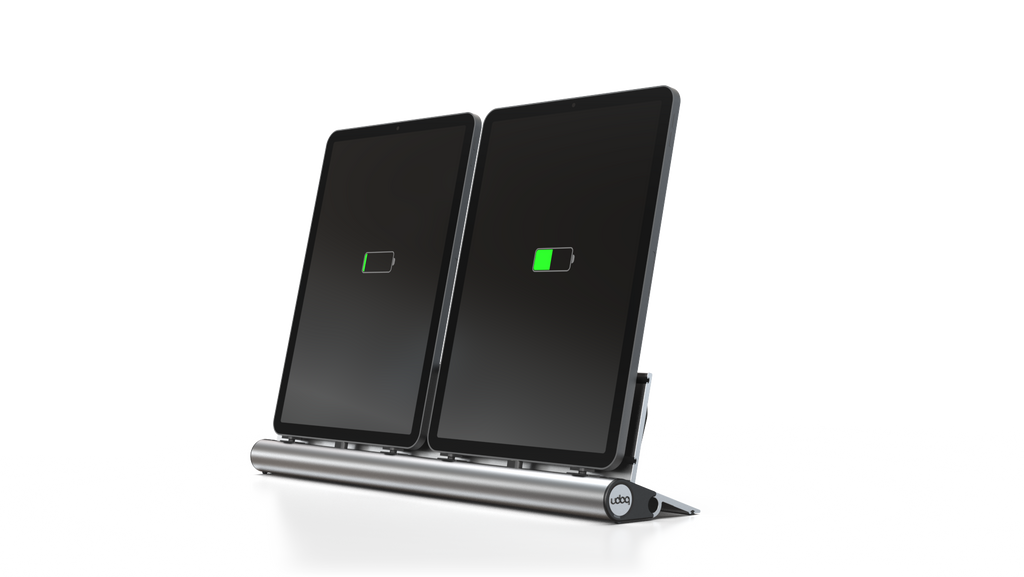 udoq 400 TABLET USB-C silber - 1 fach Ladestation gefräst und eloxiert aus solidem Aluminium. Exklusives Design mit patentierten verschiebbaren Anschlüssen. Lade platzsparend alle iPad, iPhone, AirPods, Apple Watch und Android Geräte mit bis zu 136W.