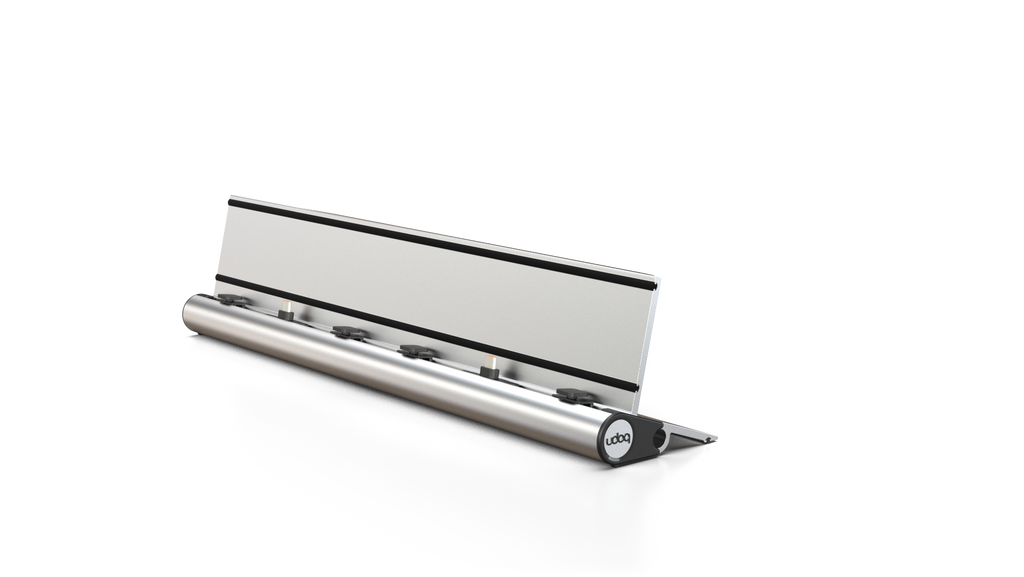 udoq 400 TABLET USB-C silber - 2 fach Ladestation gefräst und eloxiert aus solidem Aluminium. Exklusives Design mit patentierten verschiebbaren Anschlüssen. Lade platzsparend alle iPad, iPhone, AirPods, Apple Watch und Android Geräte mit bis zu 136W.