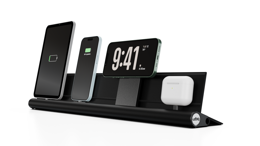 udoq 550 PREMIUM schwarz - 4 fach Ladestation gefräst und eloxiert aus solidem Aluminium. Exklusives Design mit patentierten verschiebbaren Anschlüssen. Lade platzsparend alle iPad, iPhone, AirPods, Apple Watch und Android Geräte mit bis zu 136W.