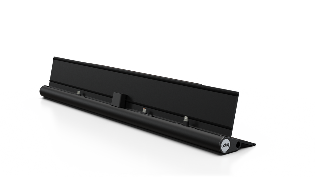 udoq 550 IPAD schwarz - 3 fach Ladestation gefräst und eloxiert aus solidem Aluminium. Exklusives Design mit patentierten verschiebbaren Anschlüssen. Lade platzsparend alle iPad, iPhone, AirPods, Apple Watch und Android Geräte mit bis zu 136W.