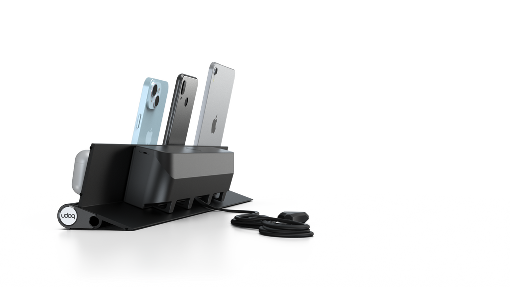 udoq 550 STARTER schwarz - 5 fach Ladestation gefräst und eloxiert aus solidem Aluminium. Exklusives Design mit patentierten verschiebbaren Anschlüssen. Lade platzsparend alle iPad, iPhone, AirPods, Apple Watch und Android Geräte mit bis zu 136W.