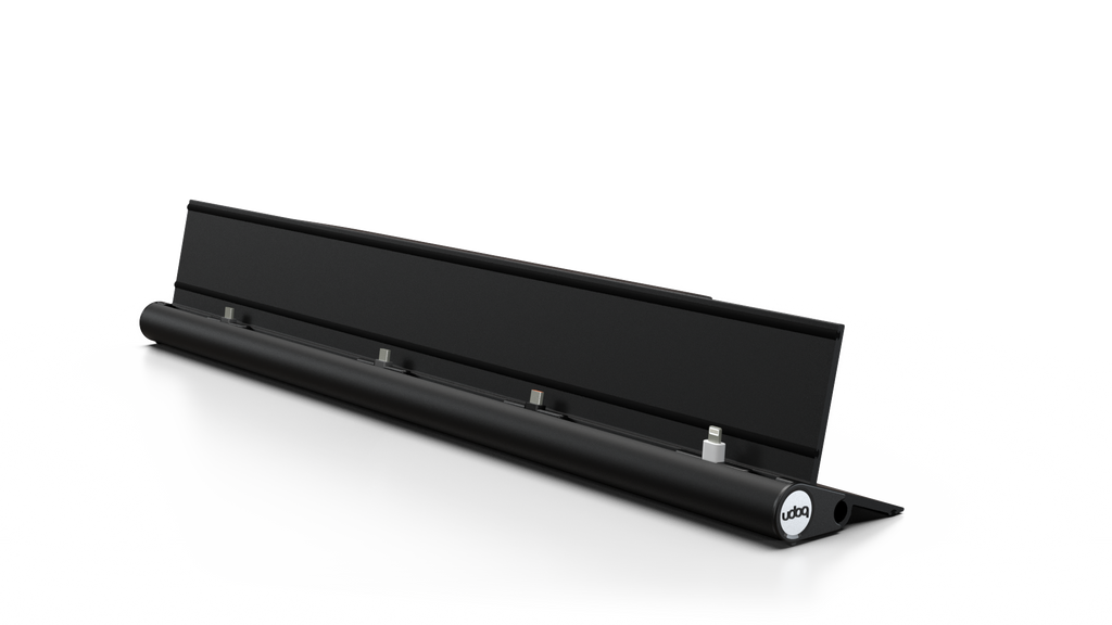 udoq 550 STARTER schwarz - 5 fach Ladestation gefräst und eloxiert aus solidem Aluminium. Exklusives Design mit patentierten verschiebbaren Anschlüssen. Lade platzsparend alle iPad, iPhone, AirPods, Apple Watch und Android Geräte mit bis zu 136W.