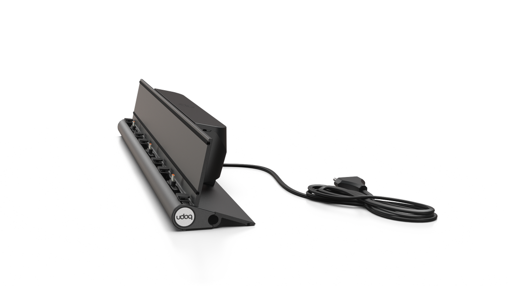 udoq 550 TABLET USB-C schwarz - 3 fach Ladestation gefräst und eloxiert aus solidem Aluminium. Exklusives Design mit patentierten verschiebbaren Anschlüssen. Lade platzsparend alle iPad, iPhone, AirPods, Apple Watch und Android Geräte mit bis zu 136W.