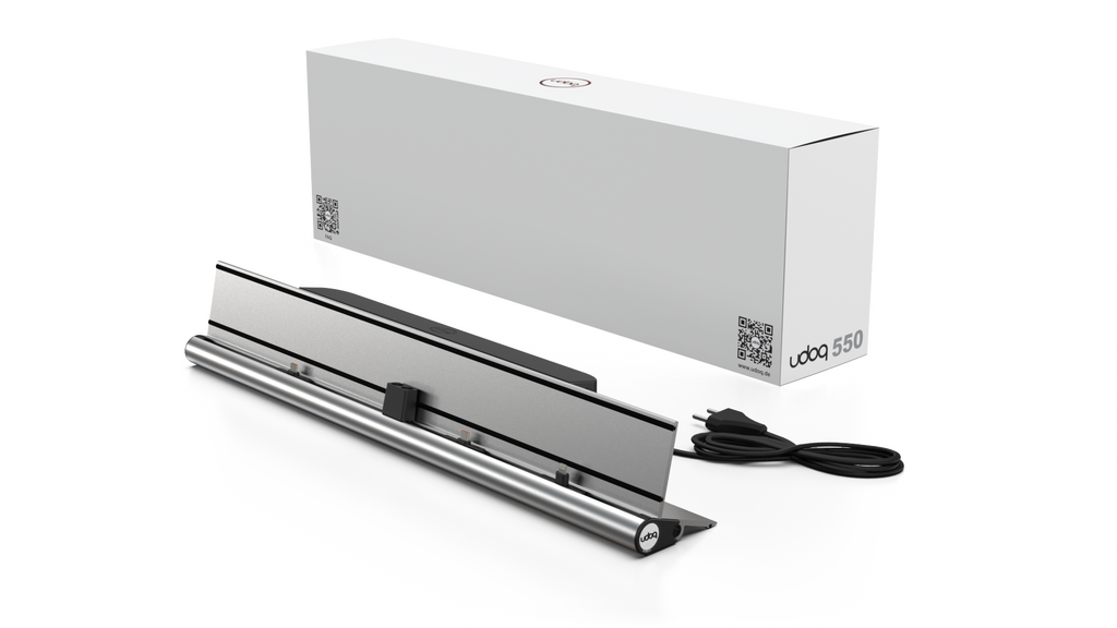 udoq 550 IPAD silber - 3 fach Ladestation gefräst und eloxiert aus solidem Aluminium. Exklusives Design mit patentierten verschiebbaren Anschlüssen. Lade platzsparend alle iPad, iPhone, AirPods, Apple Watch und Android Geräte mit bis zu 136W.