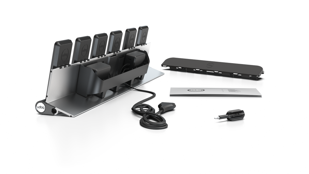 udoq 550 PRO silber - 6 fach Ladestation gefräst und eloxiert aus solidem Aluminium. Exklusives Design mit patentierten verschiebbaren Anschlüssen. Lade platzsparend alle iPhones und AirPods, Apple Watch und Android Geräte mit bis zu 136W.